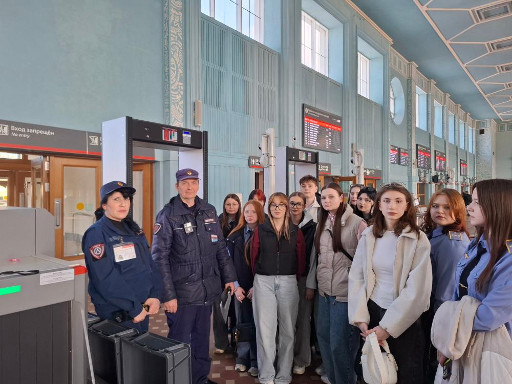 В группе 46 по специальности «Сервис на транспорте» активно проходит подготовка к демонстрационному экзамену