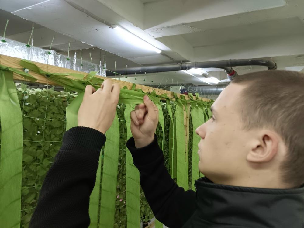 Студенты 2 курса оказали помощь в плетении маскировочных сетей