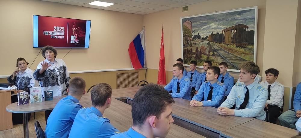 Вы слышите, грохочут сапоги...?