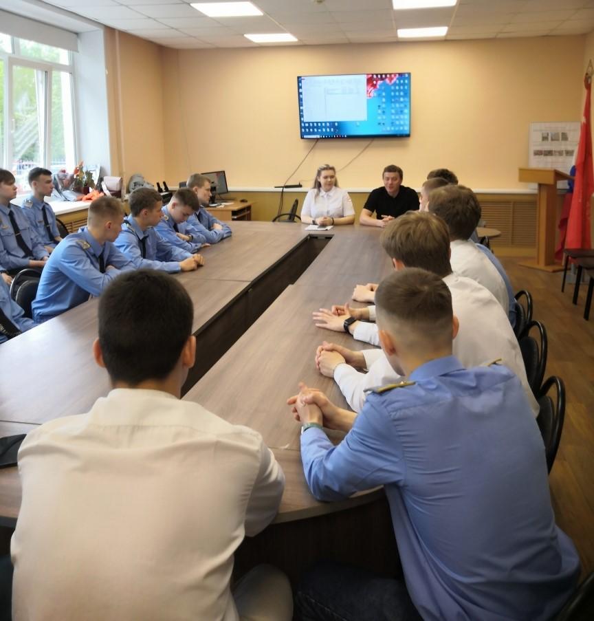 Уступи дорогу поезду